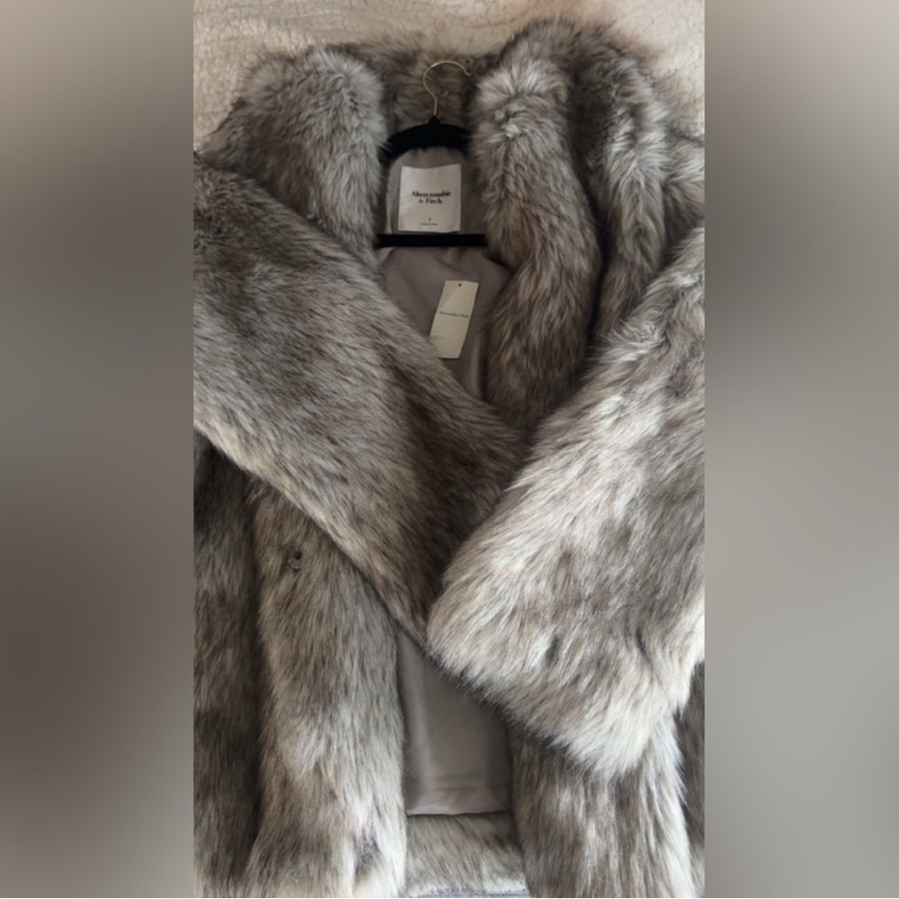 NWT Abercrombie & Fitch Faux Fur Coat - Picture 4 of 8